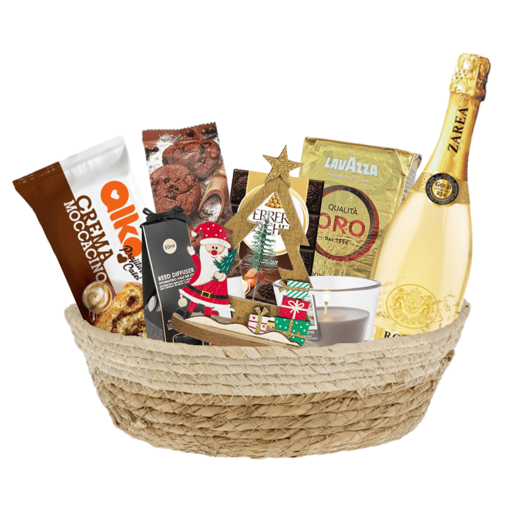 Cos cadou premium cu cafea Lavazza, ciocolată Ferrero Rocher, prăjitură Alka Moccacino, lumânare parfumată Cafe Latte și decoratiune festiva din lemn, vin spumant Zarea Royal Gold, așezate elegant într-un cos.