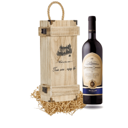 Set cutie vin cu Segarcea Merlot 2017 - cutie din lemn natural si vin rosu