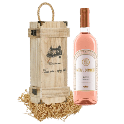 Set cadou rustic cu vin rose Beciul Domnesc în ladă de lemn